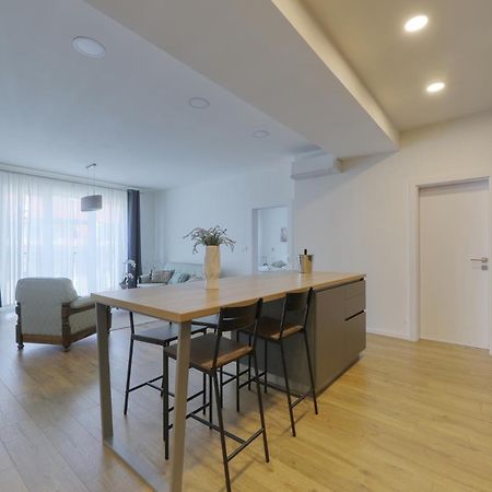 Shon Apartment Old Town Братислава Екстериор снимка