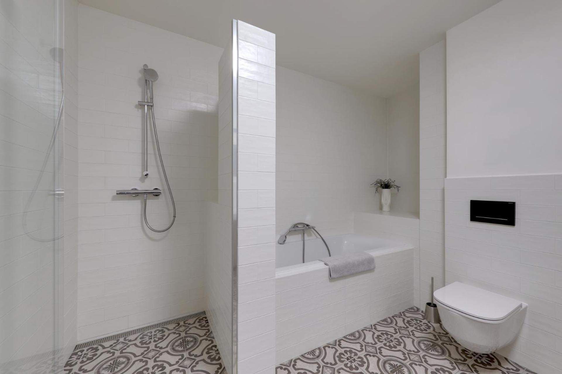 Shon Apartment Old Town Братислава Екстериор снимка