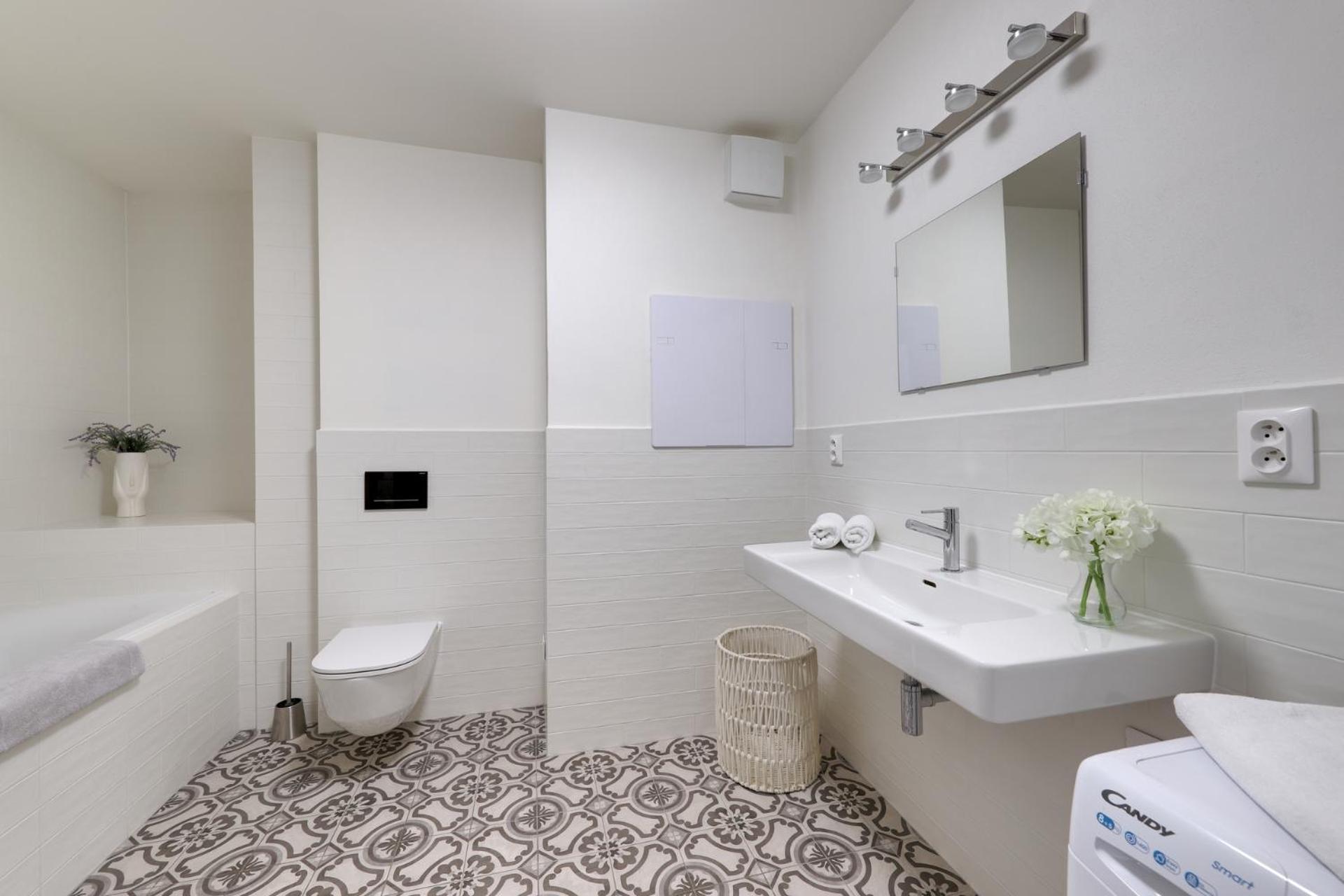Shon Apartment Old Town Братислава Екстериор снимка