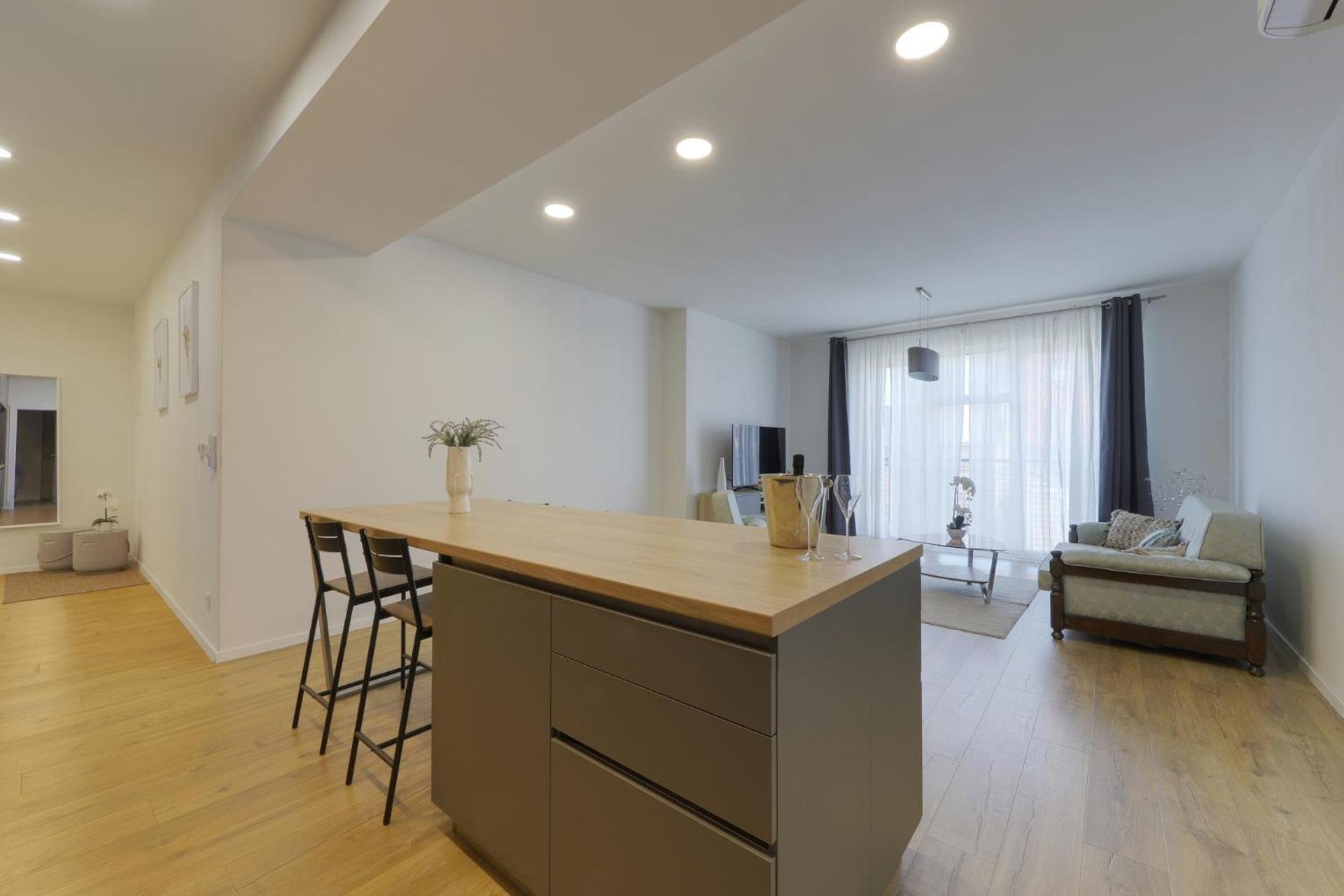 Shon Apartment Old Town Братислава Екстериор снимка