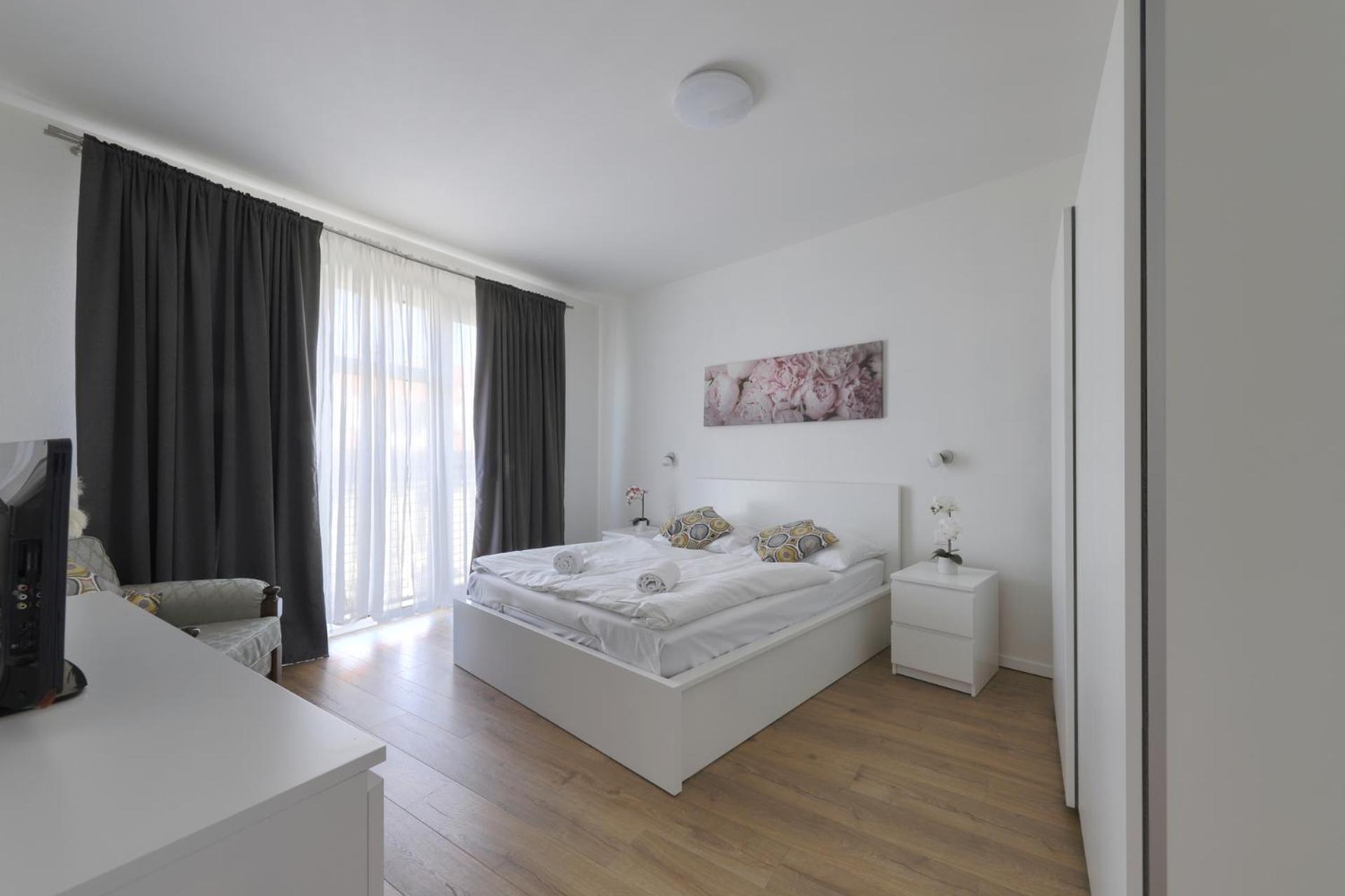 Shon Apartment Old Town Братислава Екстериор снимка