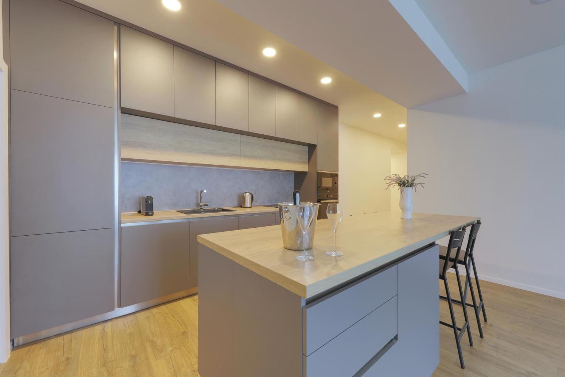 Shon Apartment Old Town Братислава Екстериор снимка