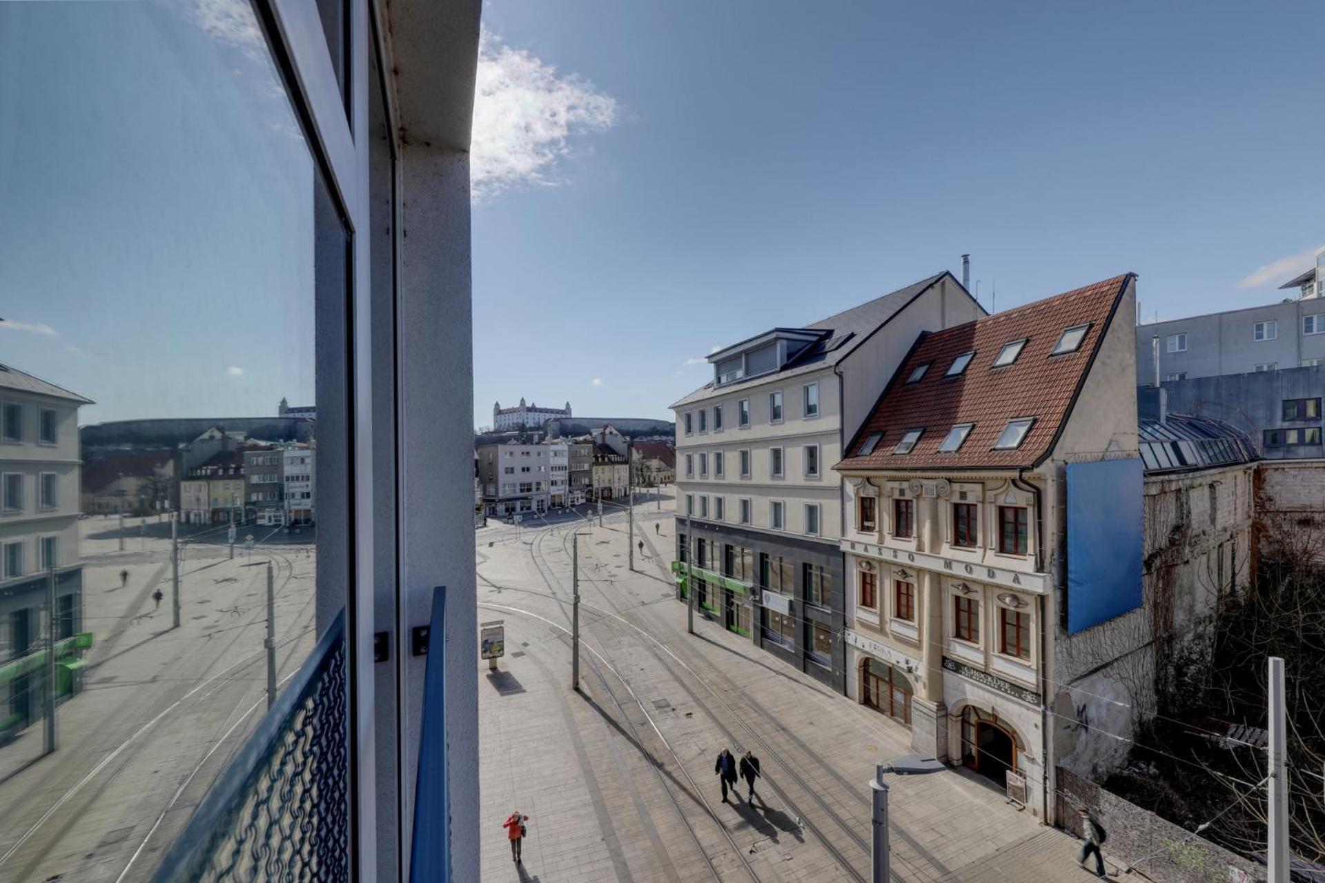 Shon Apartment Old Town Братислава Екстериор снимка