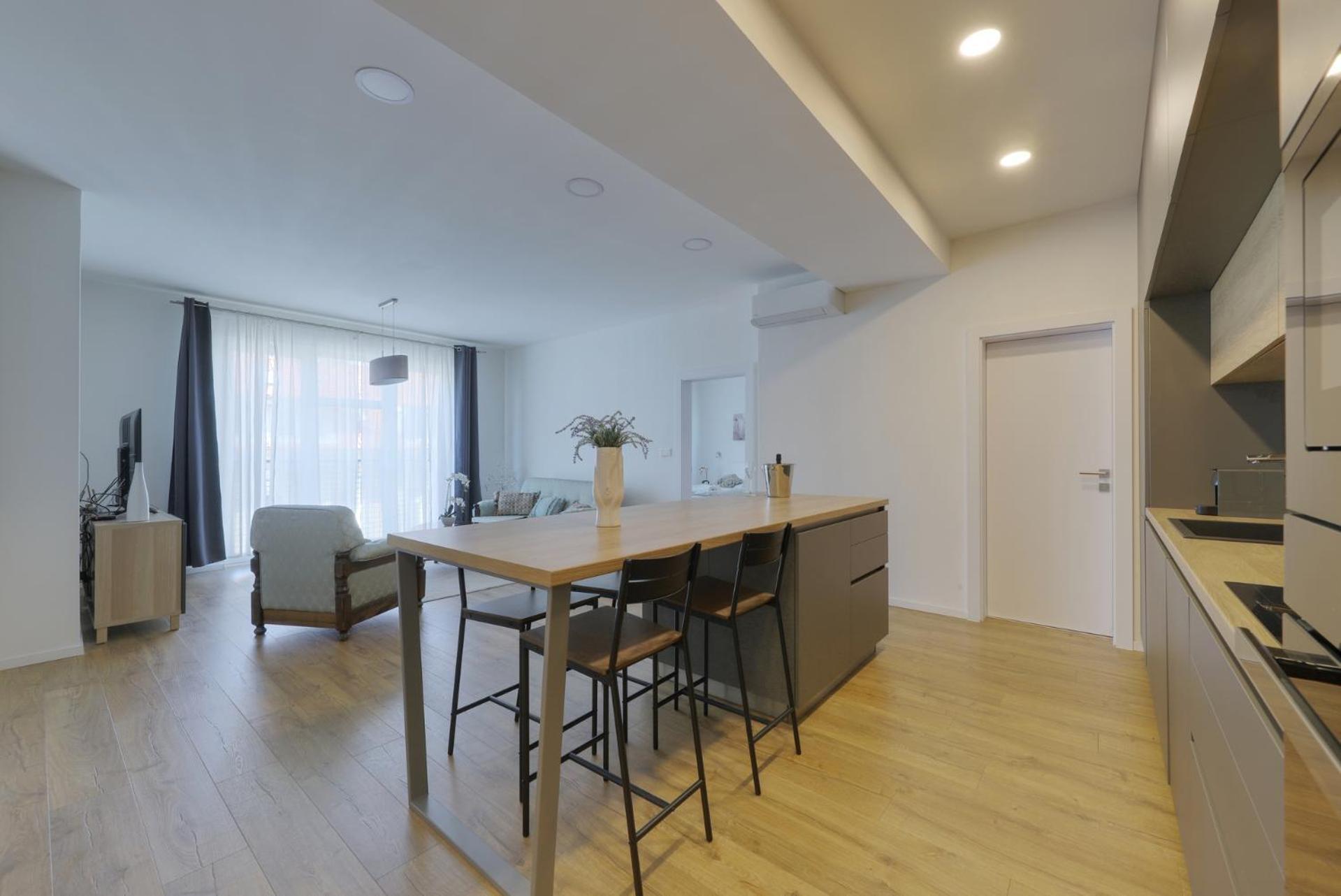 Shon Apartment Old Town Братислава Екстериор снимка