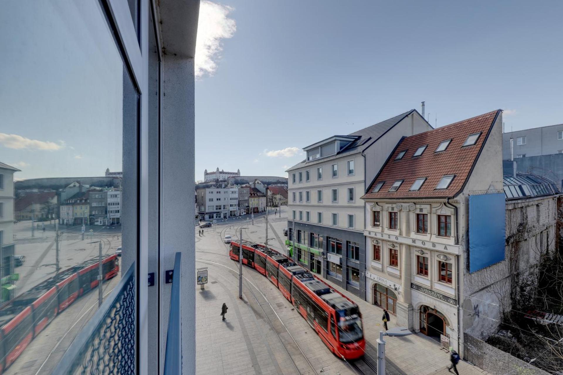 Shon Apartment Old Town Братислава Екстериор снимка